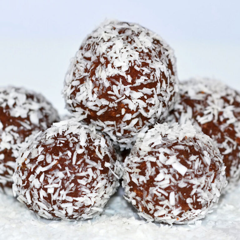Photo d'un goûter adapté au post-partum avec chocolat et coco